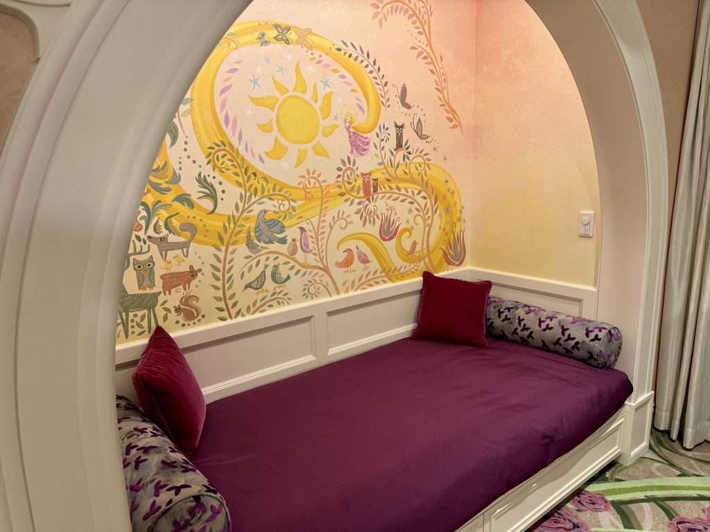 cama supletoria enredados rapunzel habitación del Tokyo DisneySea Fantasy Springs Hotel