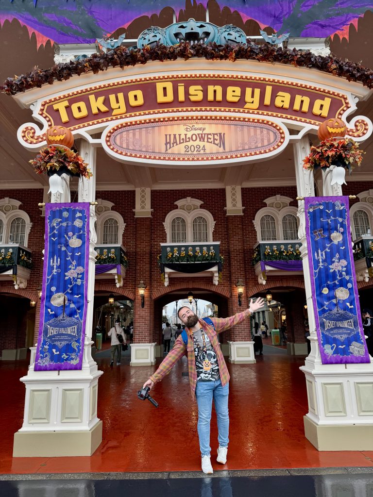 entrada al parque Tokyo Disney en halloween