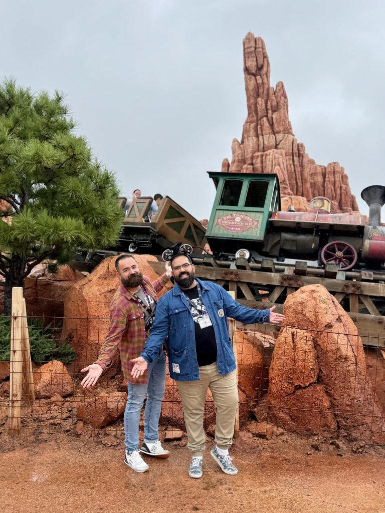atracción big thunder mountain en disneyland tokyo