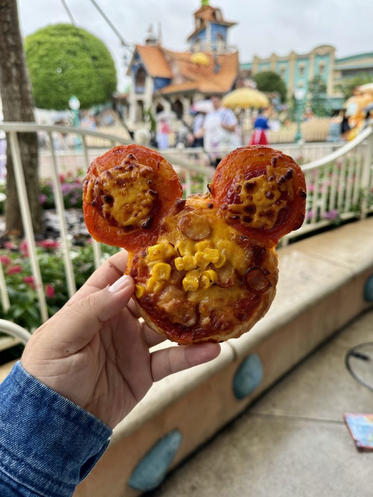 pizza mickey tokyo disney