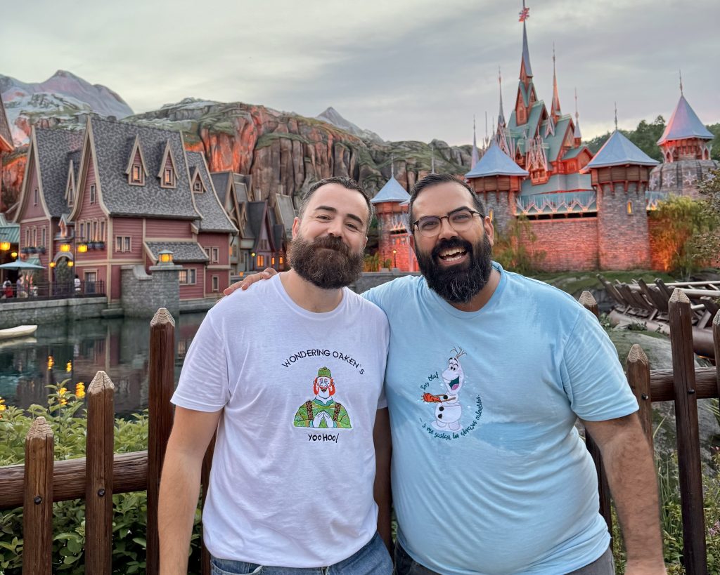 world of frozen disneyland hong kong