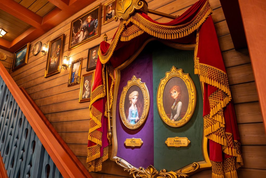 Interior Nordic Crowns Tavern con temática Arendelle
