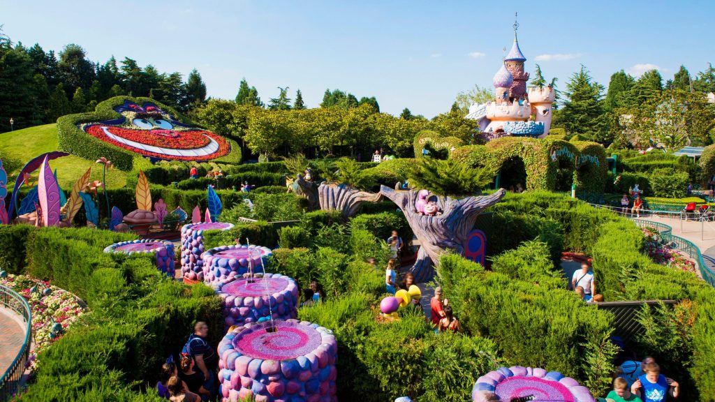 Alice Curious Labyrinth cerrado Disneyland Paris mantenimiento 2026