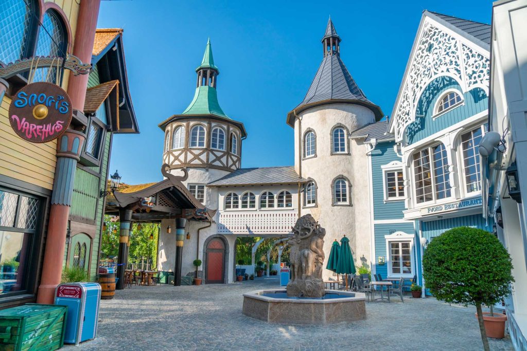 Zona temática de Escandinavia en Europa-Park con arquitectura nórdica