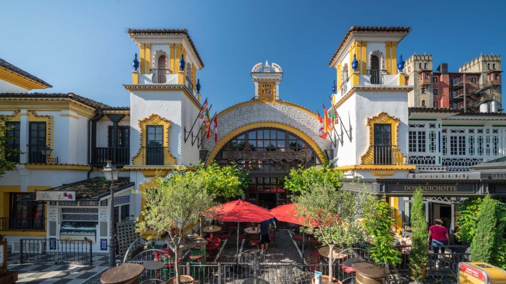 Zona temática de España en Europa-Park con arquitectura andaluza